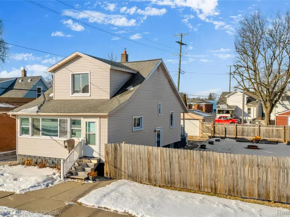 1882 7th St, Wyandotte, MI 48192