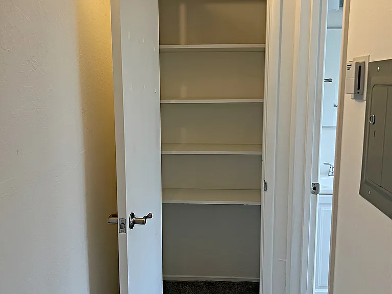 Capri Apartments — Photo 28