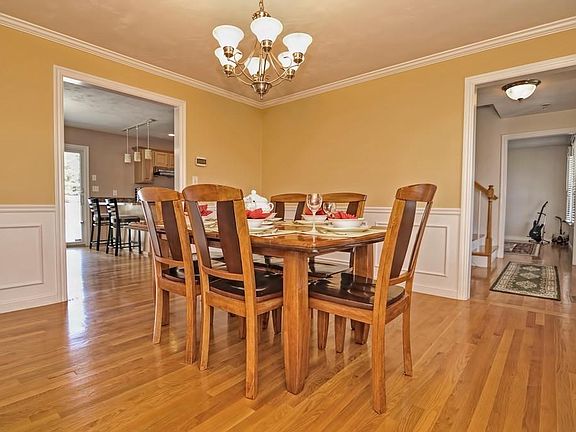 2nd image of 26 Cottonwood Cir