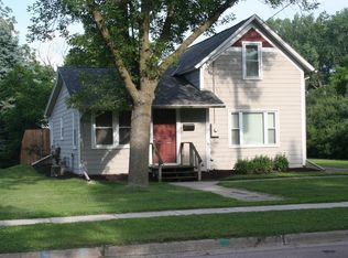 607 1st St N, Waterville, MN 56096