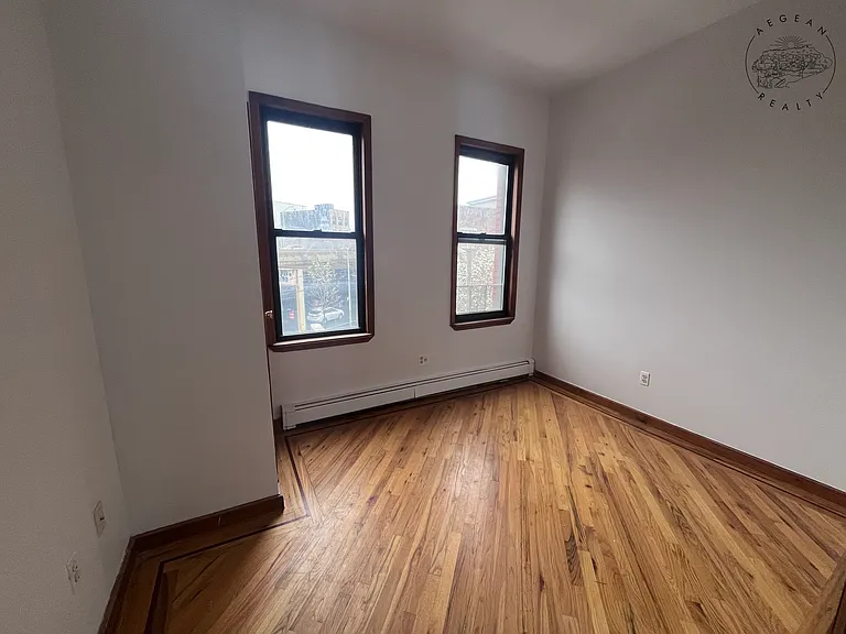 142 Richardson St #3R — Photo 4
