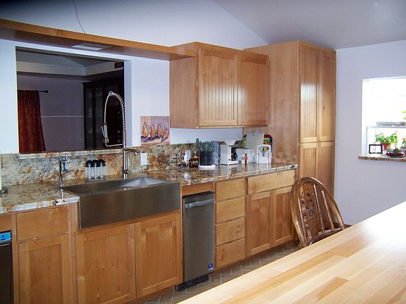 22"x36"x9" farm sink and 50 lbs per day Manitowoc comm'l ice machine