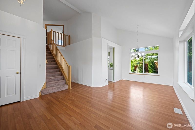 4th image of 5419 67th Street NE