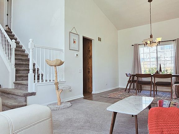 5th image of 469 Knoll Crest Dr