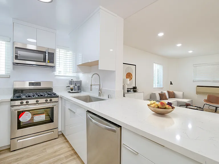 1344 W Temple St #2 — Photo 3