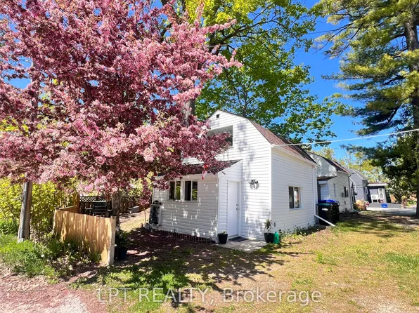 50 Glenwood Dr, Wasaga Beach, ON L9Z 2K5