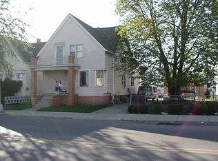 2221 Holbrook St, Hamtramck, MI 48212