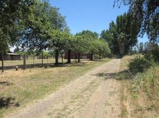 19401 Smith Rd, Redding, CA 96002