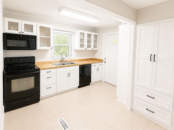 3rd image of 638 Brooks Ave