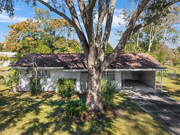 5th image of 21529 SW HONEYSUCKLE STREET