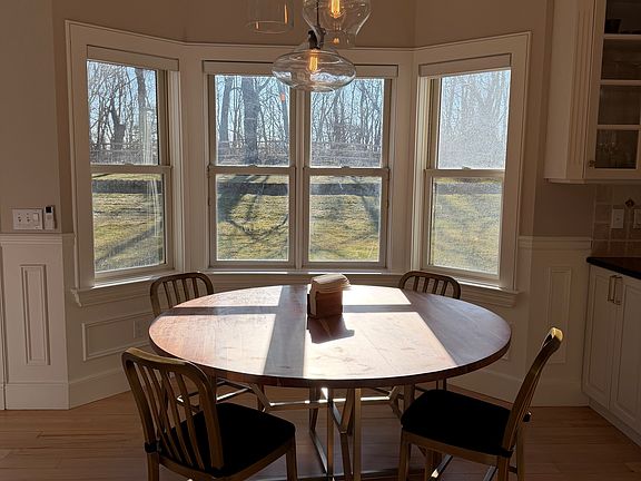 5th image of 133 Manor Ln