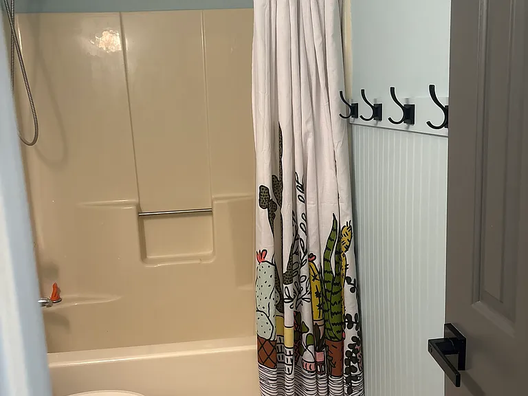 910 Lake Forest Dr — Photo 17