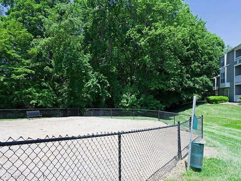 Highland Oaks Apartments — Photo 30