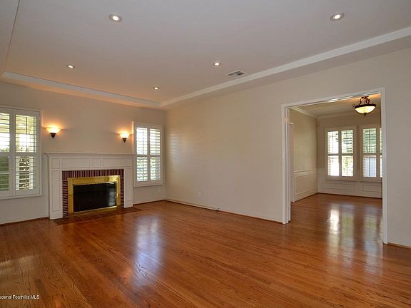3rd image of 1130 Graynold Ave