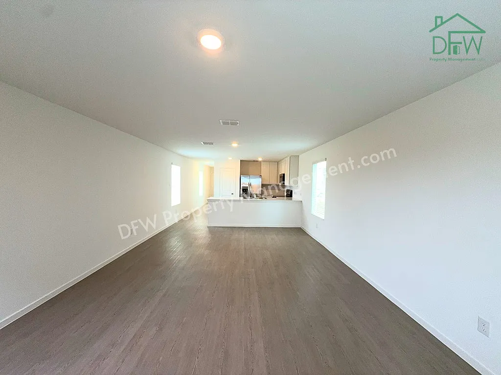 4 bed, 2.5 bath, 1535 sqft, $1,595 — Photo 3