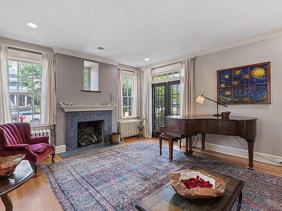 3rd image of 1807 Forest Ave