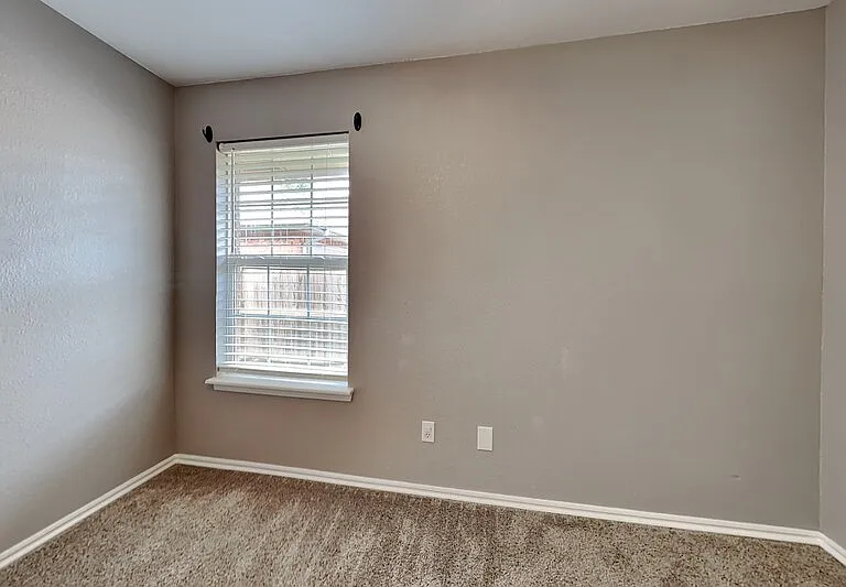 1717 SW 32nd St — Photo 12