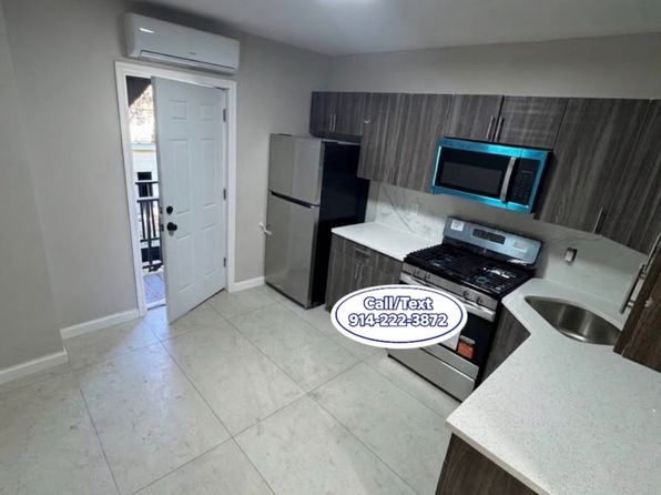 139 Voss Ave Floor 3
