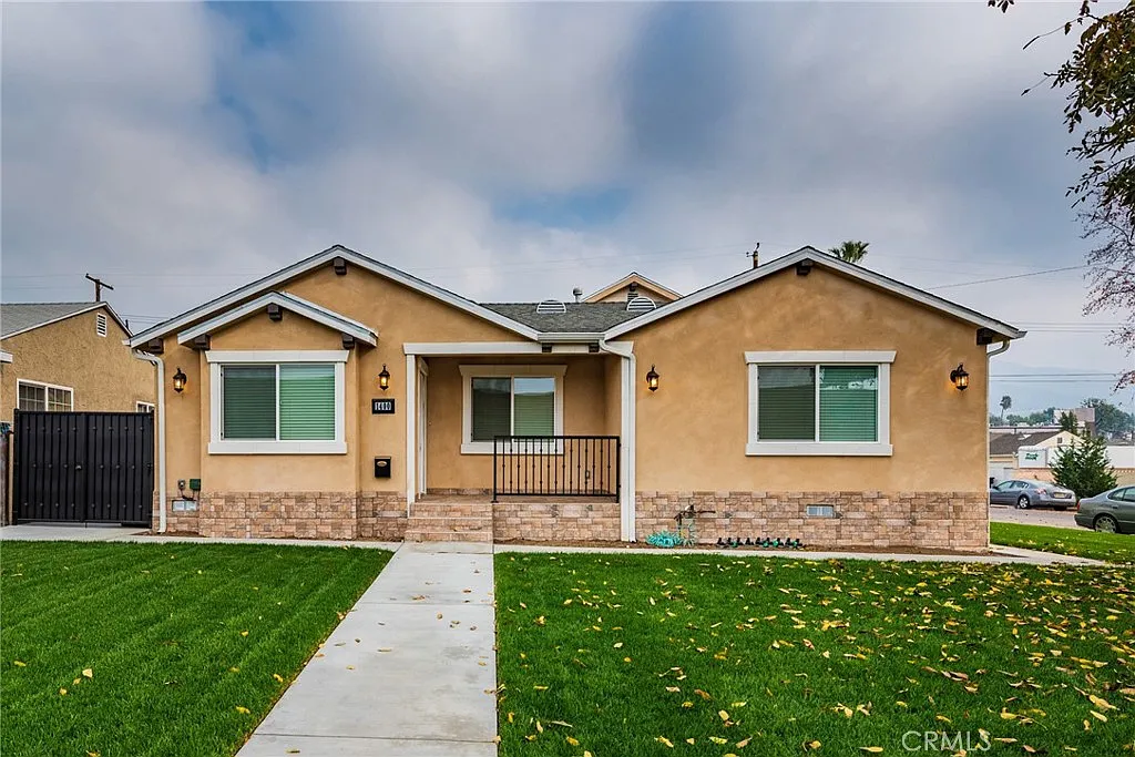 3 bed, 2.0 bath, 1207 sqft, $3,750 — Photo 2