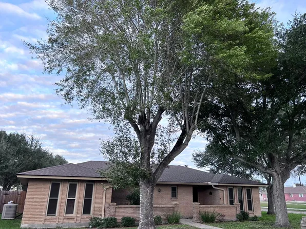 2221 Hickory Dr, Portland, TX 78374