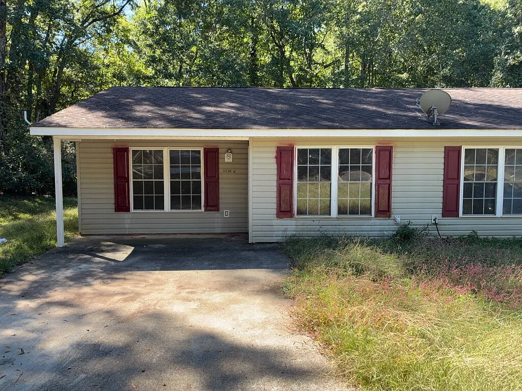 2 bed, 1.0 bath, $900 — Photo 1