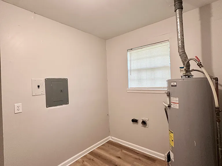 4359 Oak St — Photo 5
