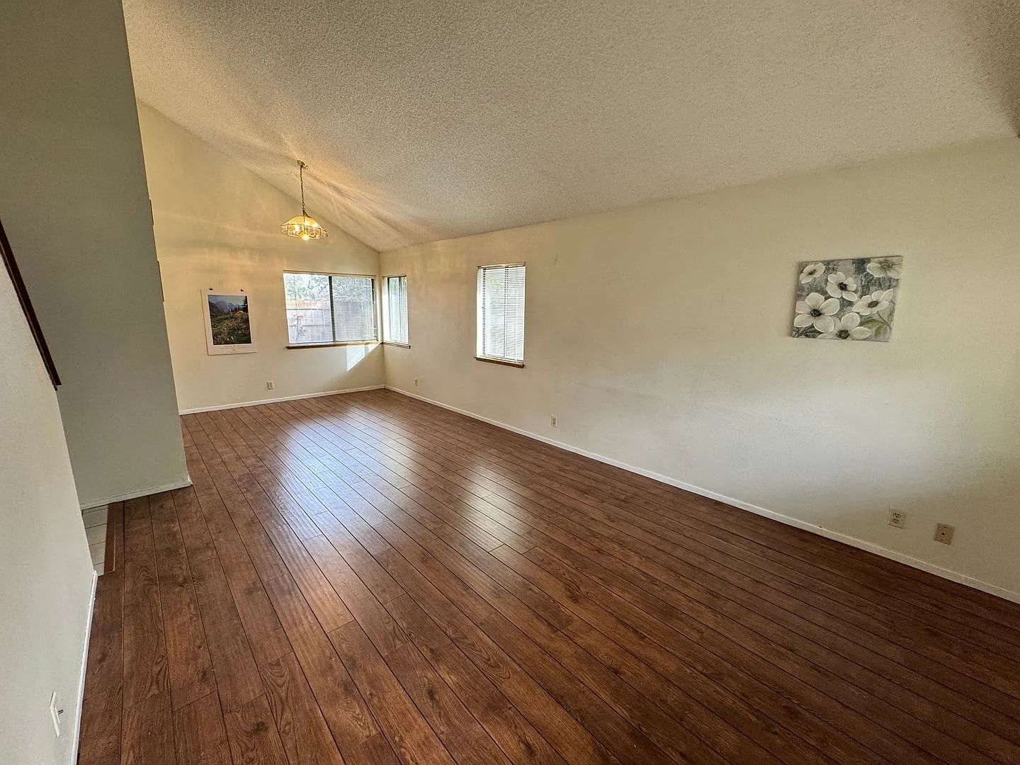 Beautiful 4 Bedroom Home — Photo 2