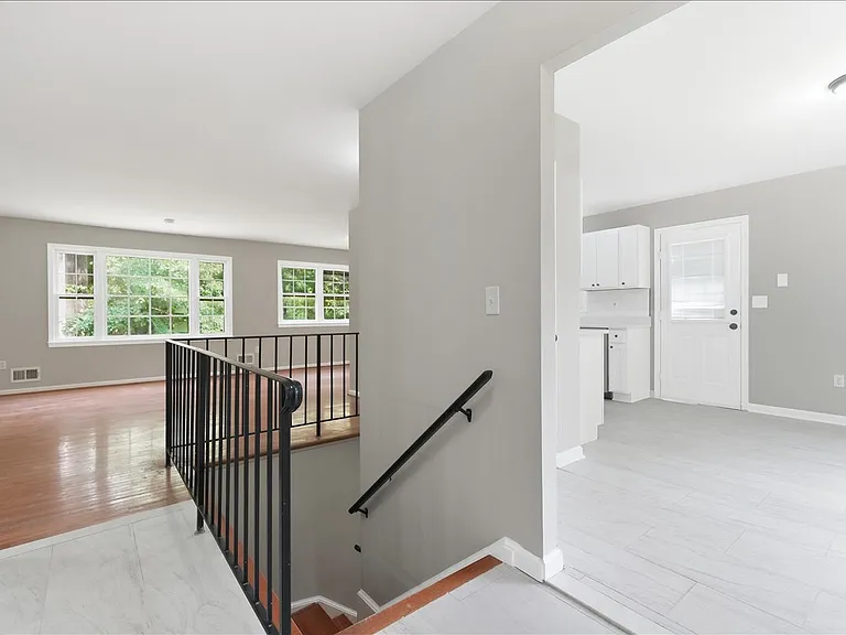 9200 Pebble Ct — Photo 31