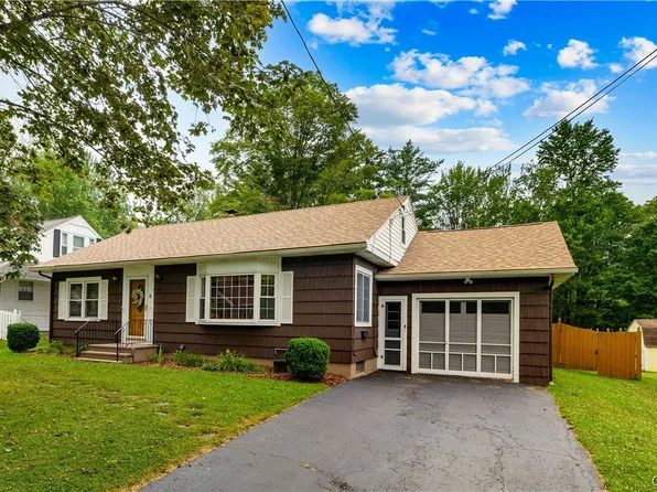 8 Parkway Pl, New Hartford, NY 13413