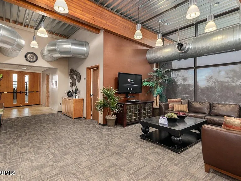 1019 W Spur Dr — Photo 38