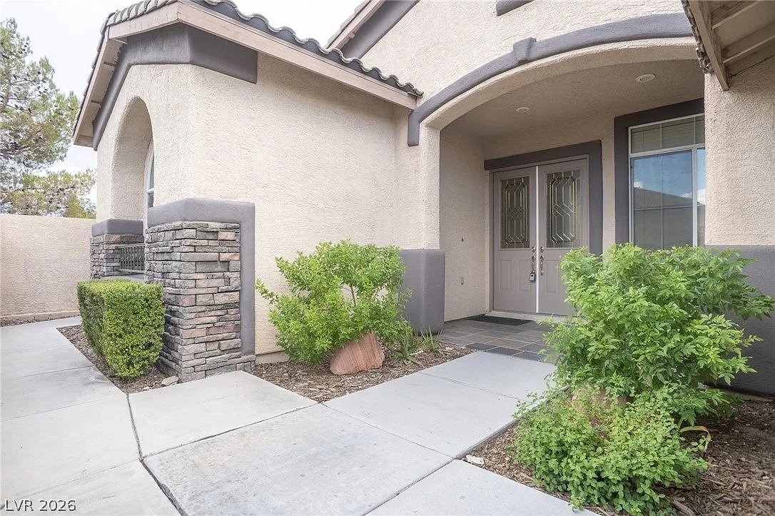 4 bed, 3.0 bath, 2715 sqft, $2,900 — Photo 4