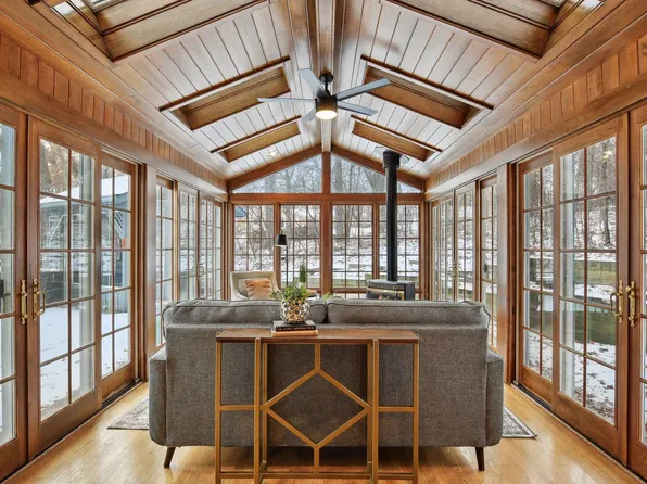 2306 Linner Rd, Wayzata, MN 55391