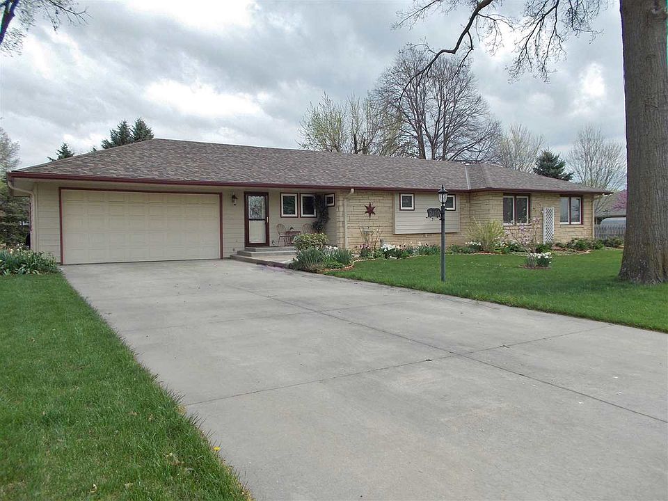 2420 Lincoln St Beatrice NE 68310 Zillow