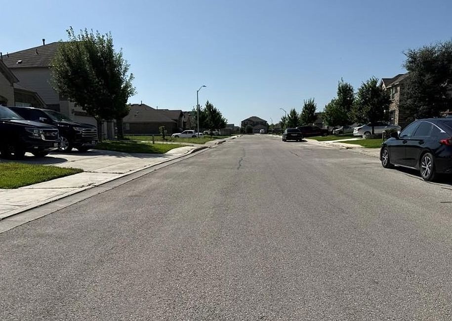 Exterior Neighborhood (street photo)