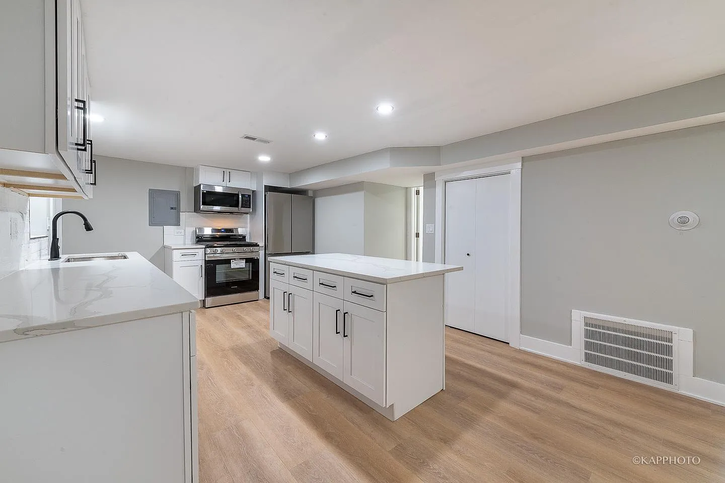 2 bed, 800 sqft, $1,700 — Photo 4