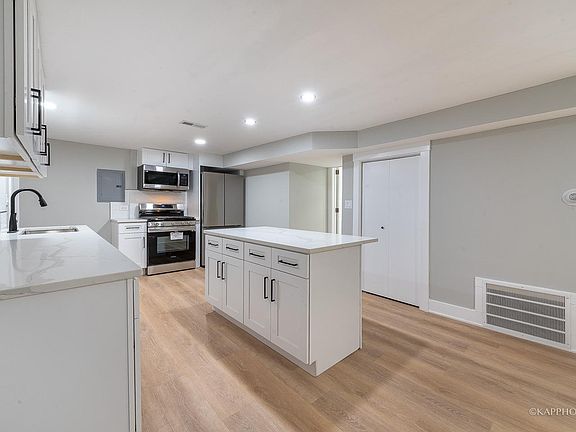 4th image of 5300 W Agatite Ave #G