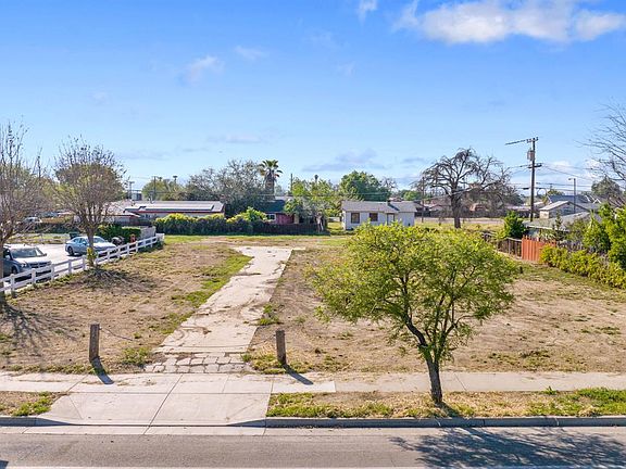 3rd image of 271 S Lemoore Ave