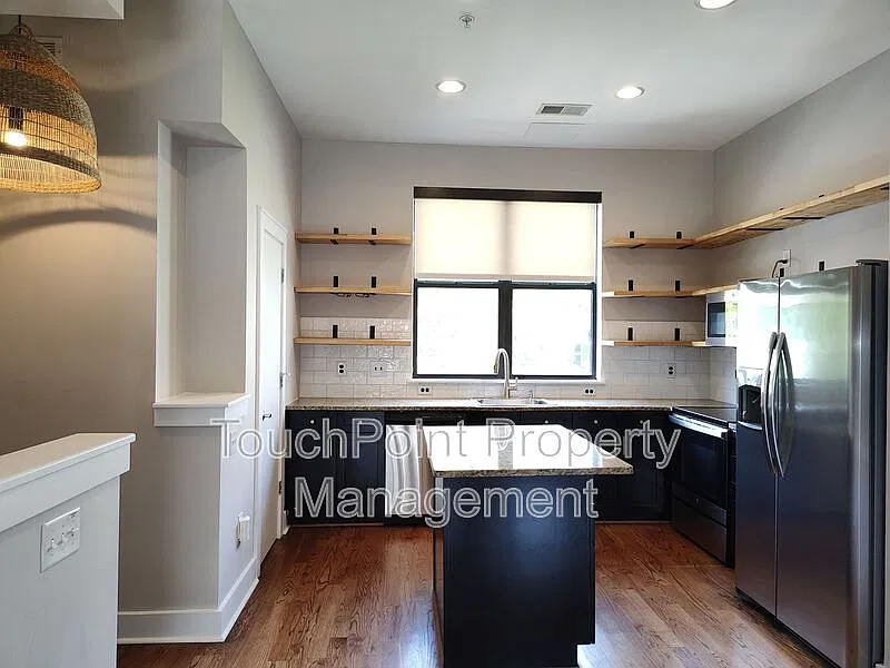 2 bed, 2.0 bath, 1281 sqft, $2,295 — Photo 3