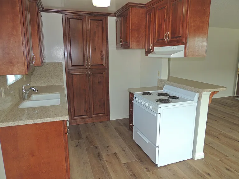 321 Gladys Ave #4 — Photo 16
