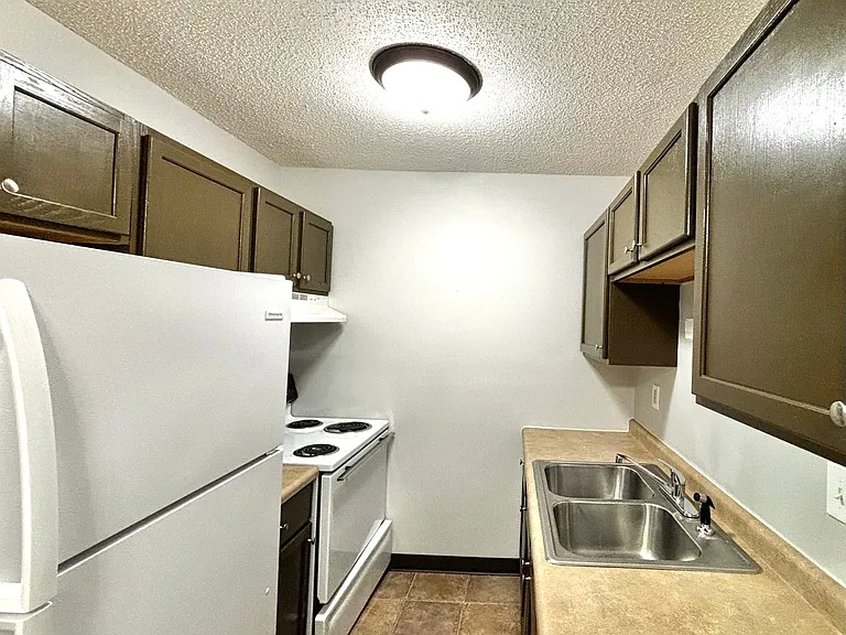 Breckenridge Davenport Apartments — Photo 30