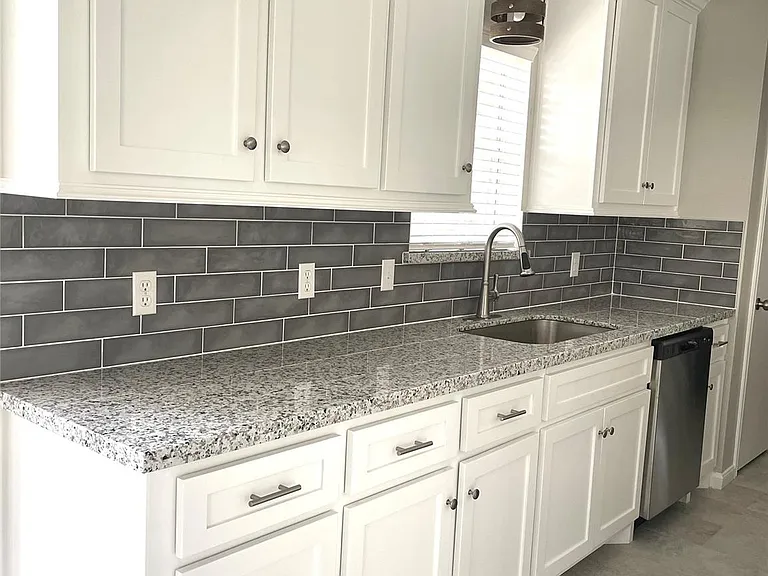321 Petunia St — Photo 3