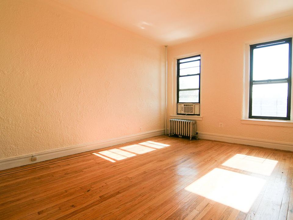2nd image of 30-10 Broadway #5