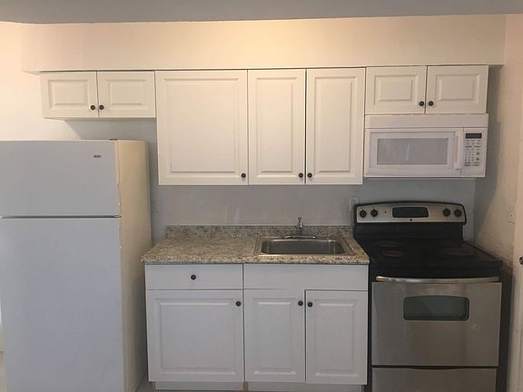 3rd image of 7520 NE Miami Ct #7526