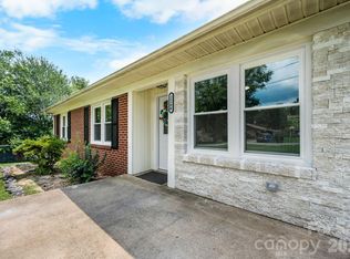 2266 9th Avenue Dr NE, Hickory, NC 28601
