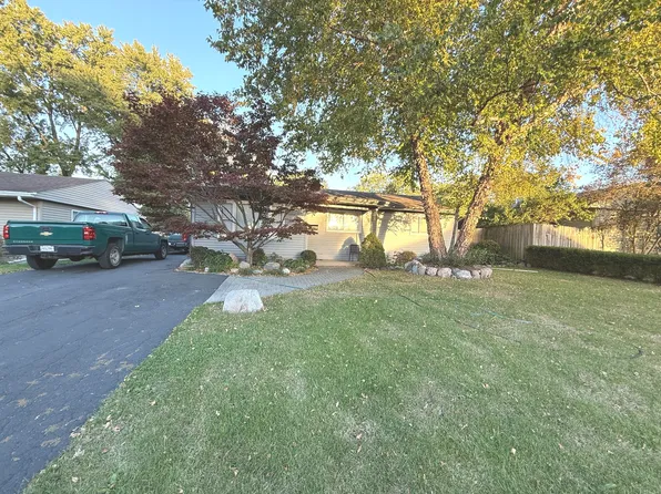 47 Birch St, Carpentersville, IL 60110