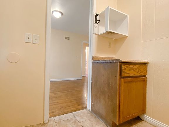 3rd image of 4815 Ames Ave APT 3B