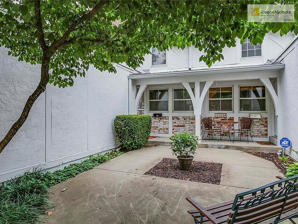 Courtyard Entry to your Townhome