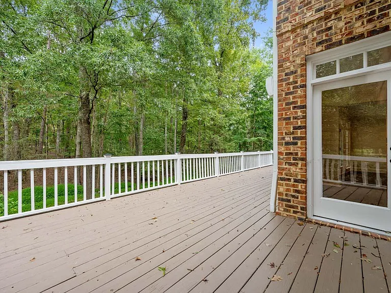 1202 Summerville Ln — Photo 38
