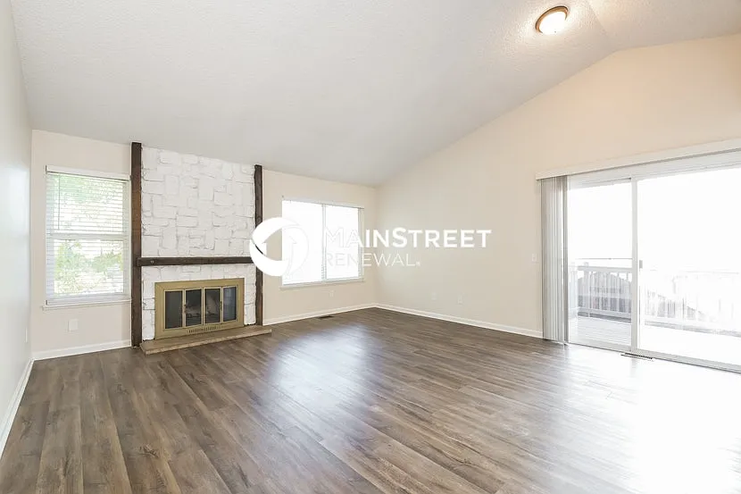 front view - 18901 E Kent Cir
