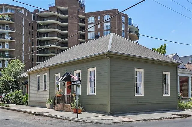 194 Walnut St — Photo 1